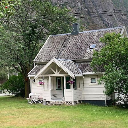 Aobrio Holidayhouse, Authentic Norwegian Farmhouse Close To Flam Lærdalsøyri Exterior foto
