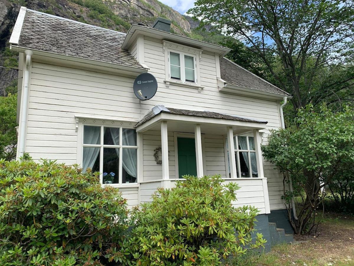 Aobrio Holidayhouse, Authentic Norwegian Farmhouse Close To Flam Lærdalsøyri Exterior foto