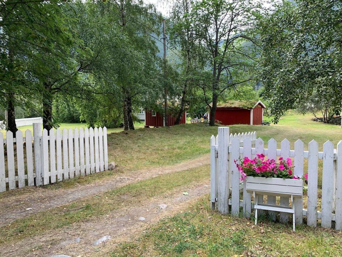 Aobrio Holidayhouse, Authentic Norwegian Farmhouse Close To Flam Lærdalsøyri Exterior foto